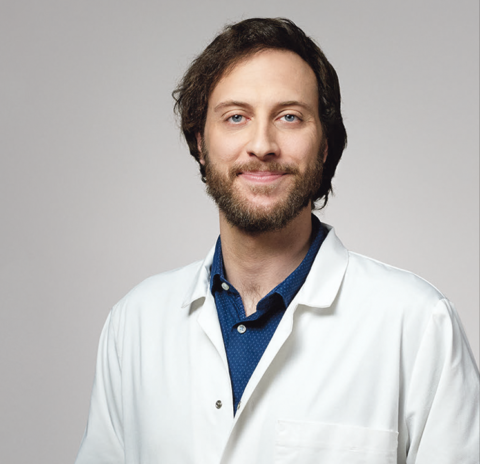 Portraitfoto Alexander Helfe