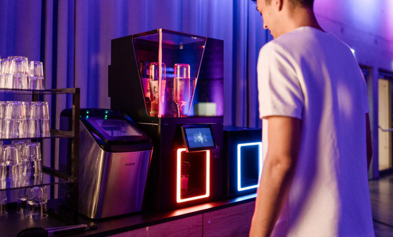 Selfservice-Bar mit Kunde