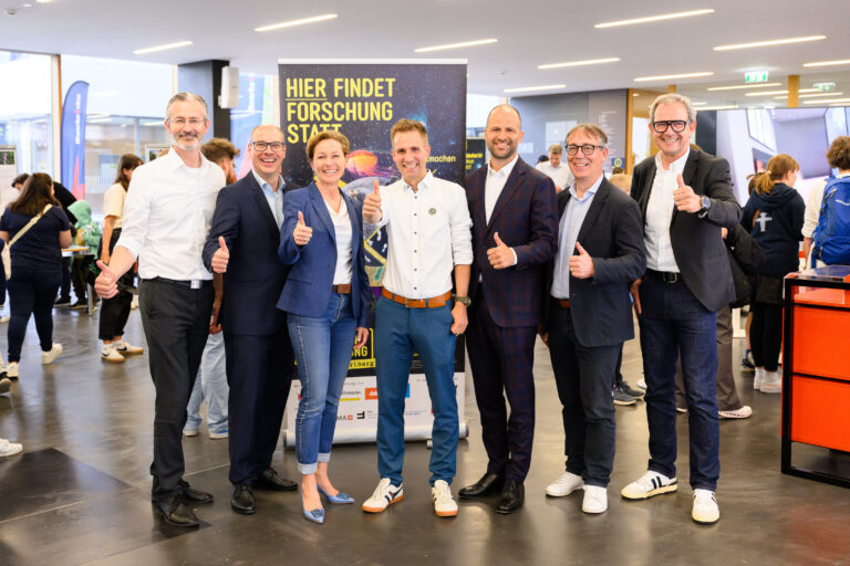 Ein Gruppenfoto der #LNF24 Organisatoren