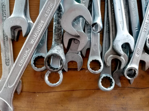 Werkstatt_(c)MdP (34) Schraubenschlüssel in einer Werkstatt