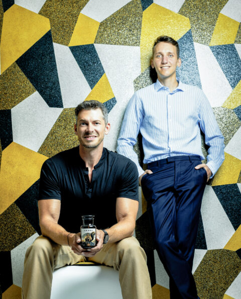 Patrick Forster und Simon Sohm mit der innovativen Kerze